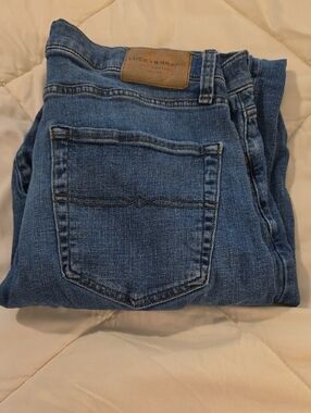 Lucky Brand Mid Blue Denim Jeans with Back Pocket Stitching